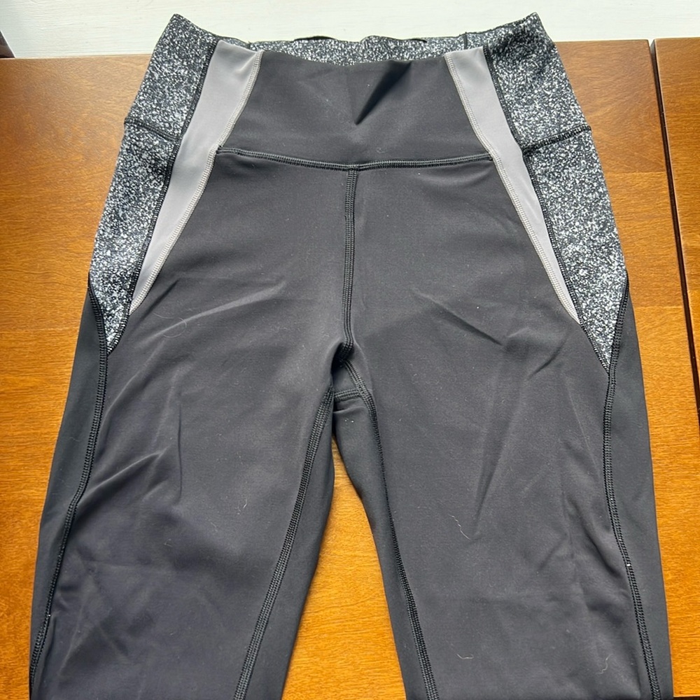 Size 6 lululemon leggings 7/8